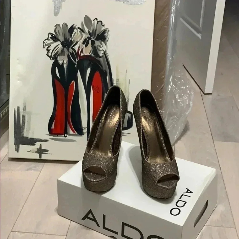 Aldo Black And Gold Sparkly Platform Peep Toes